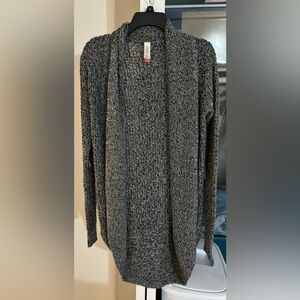 Large knit long sleeve, open front cardigan - Black Gray & White